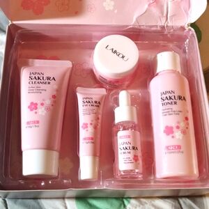 NIB Laikou Japan Sakura Skincare Set